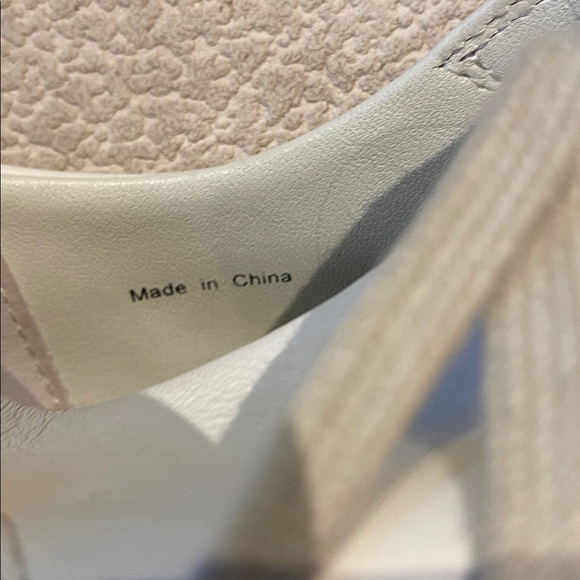 Vince cream
sneakers ladies size 7 - Picture 14 of 14